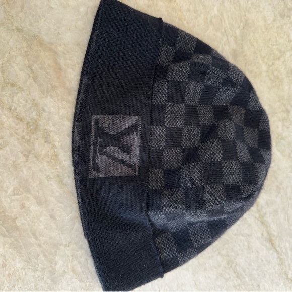 Louis Vuitton Men’s Wool Damier Beanie - Picture 5 of 5